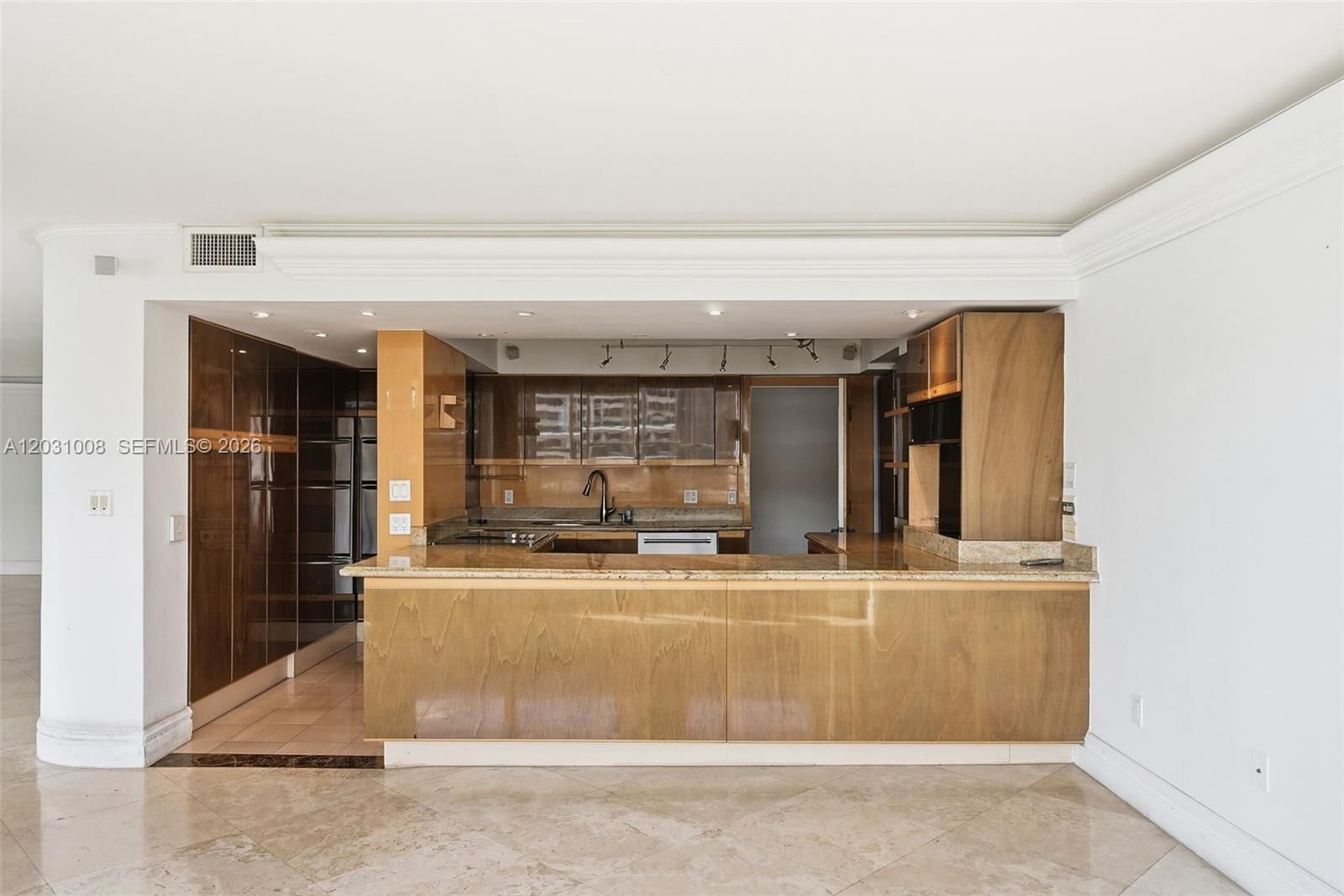 Real estate property located at 3 Grove Isle Dr C605, Miami-dade, Grove Isle Condo, Miami, FL