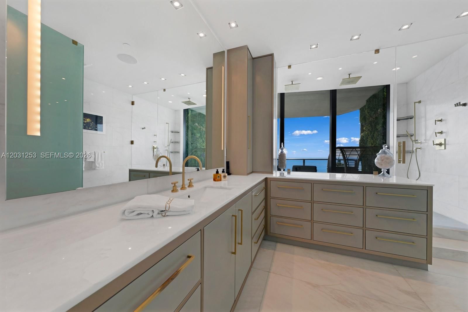 Real estate property located at 18555 Collins Ave #4405, Miami-dade, 18555 Collins Avenue Cond, Sunny Isles Beach, FL