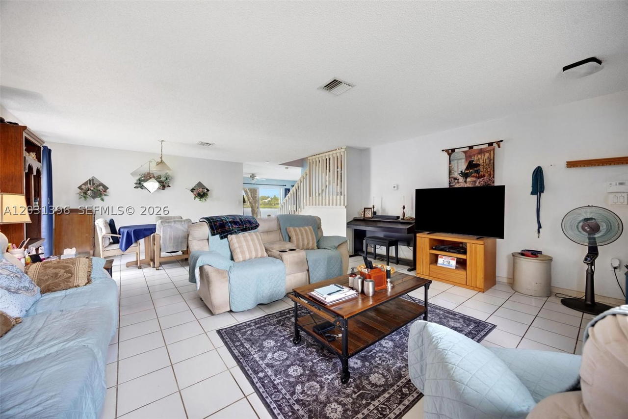 Real estate property located at 9314 212th Ter, Miami-dade, Lakes By The Bay Sec 10, Cutler Bay, FL
