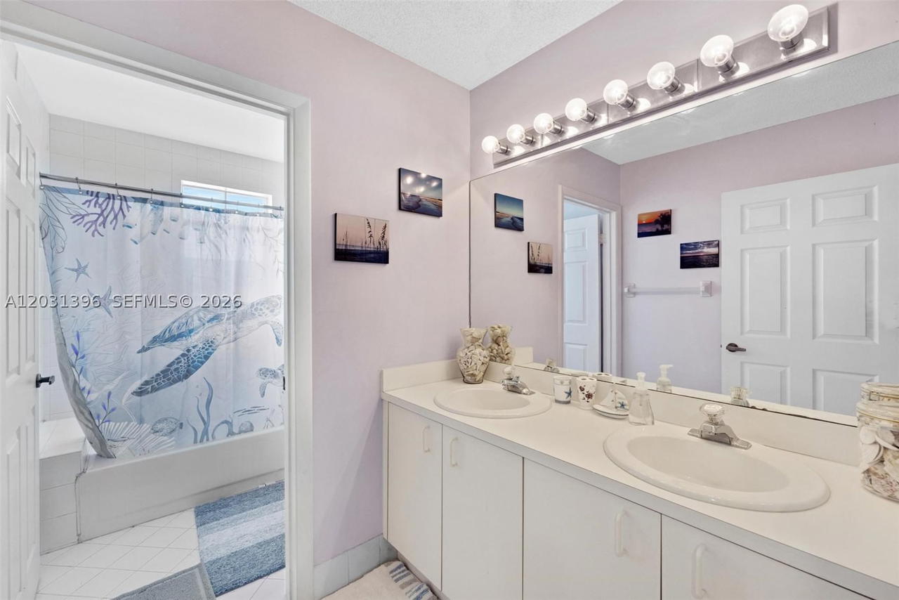 Real estate property located at 9314 212th Ter, Miami-dade, Lakes By The Bay Sec 10, Cutler Bay, FL