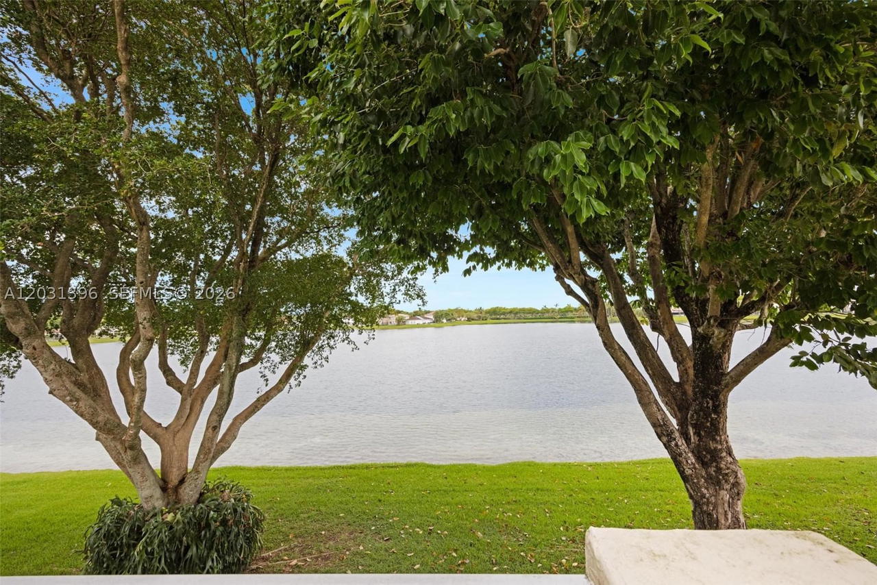 Real estate property located at 9314 212th Ter, Miami-dade, Lakes By The Bay Sec 10, Cutler Bay, FL