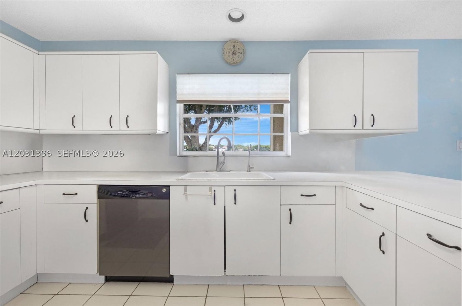 Real estate property located at 9314 212th Ter, Miami-dade, Lakes By The Bay Sec 10, Cutler Bay, FL