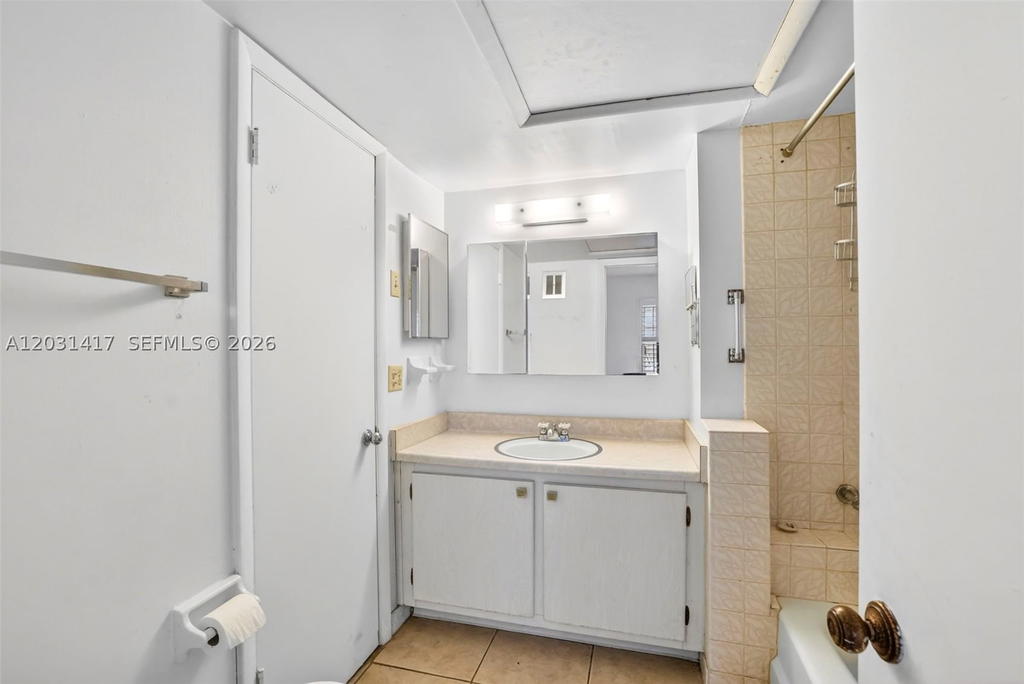 Real estate property located at 649 Oakland Park Blvd #105A, Broward, Oakland Grove Village Con, Oakland Park, FL