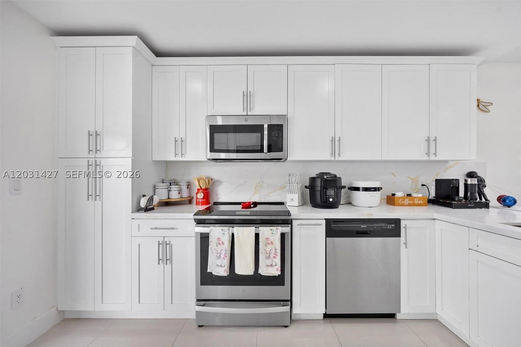 Real estate property located at 14623 125th Pl, Miami-dade, Deerwood Villas Sec 1, Miami, FL
