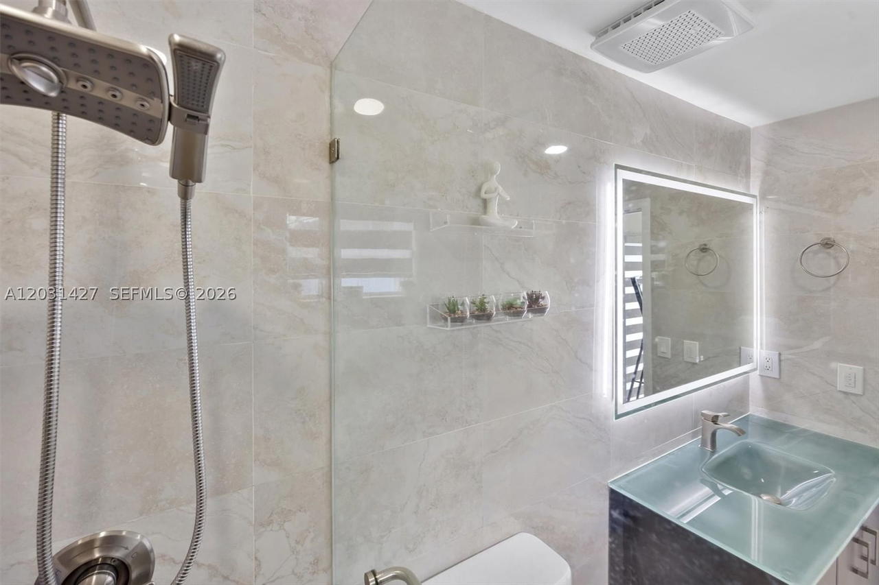 Real estate property located at 14623 125th Pl, Miami-dade, Deerwood Villas Sec 1, Miami, FL