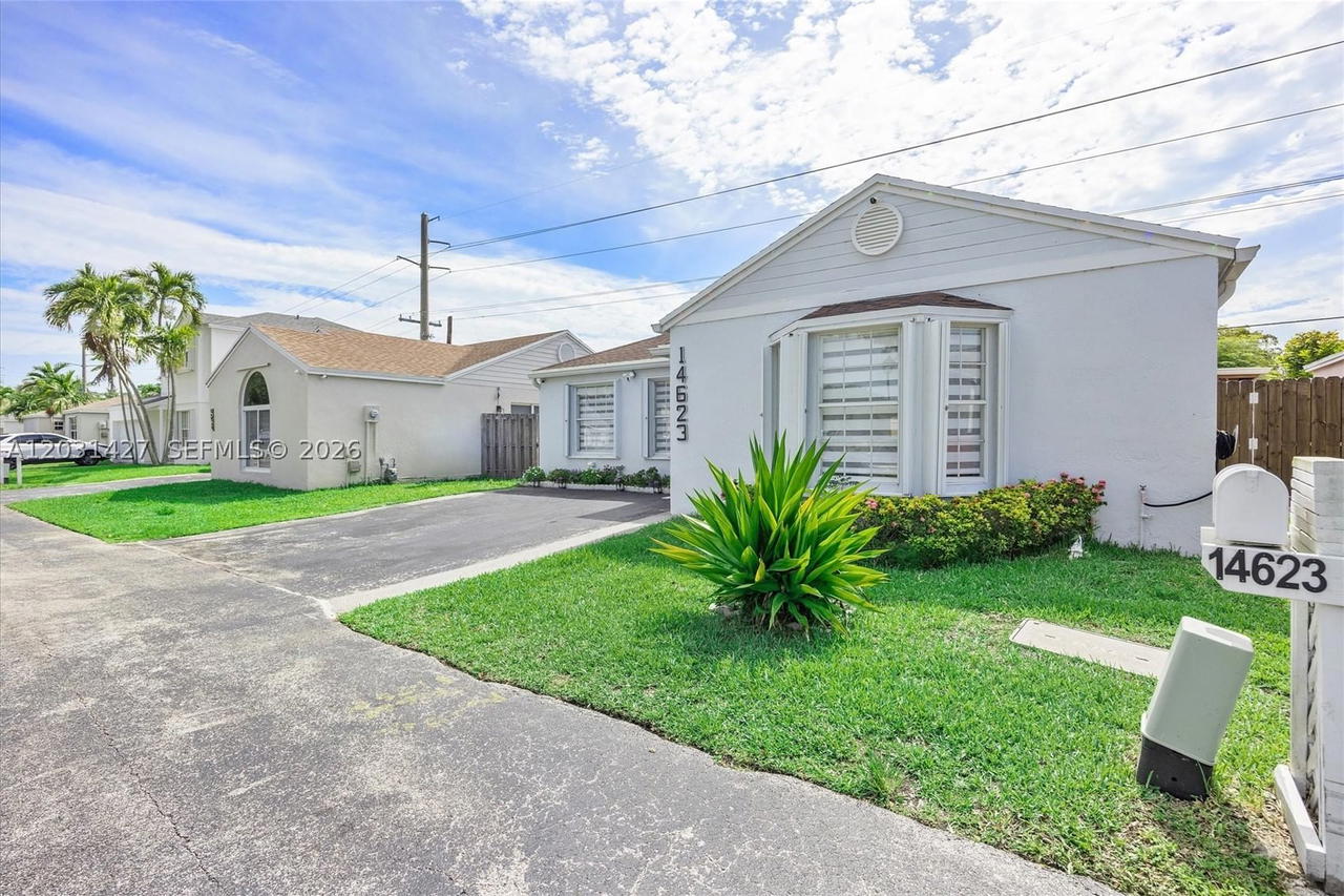 Real estate property located at 14623 125th Pl, Miami-dade, Deerwood Villas Sec 1, Miami, FL