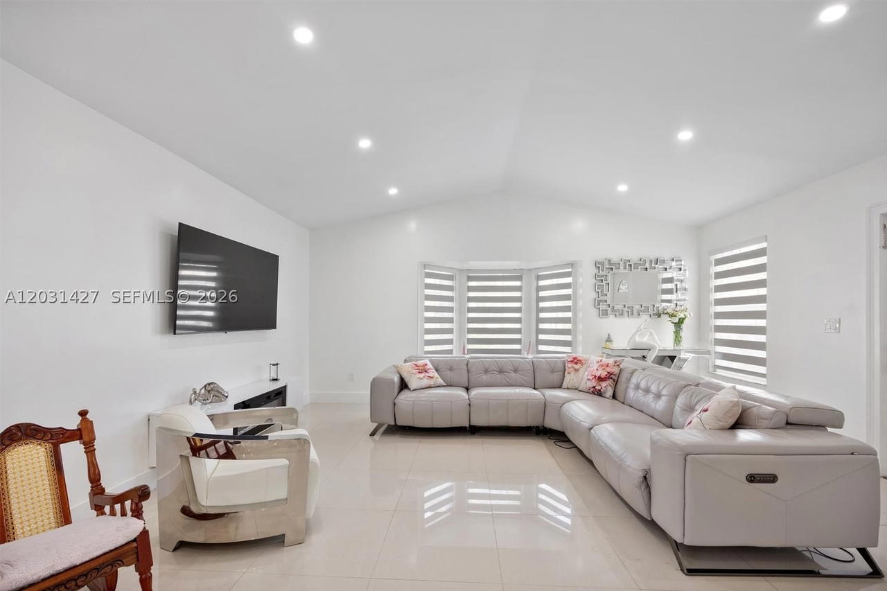Real estate property located at 14623 125th Pl, Miami-dade, Deerwood Villas Sec 1, Miami, FL