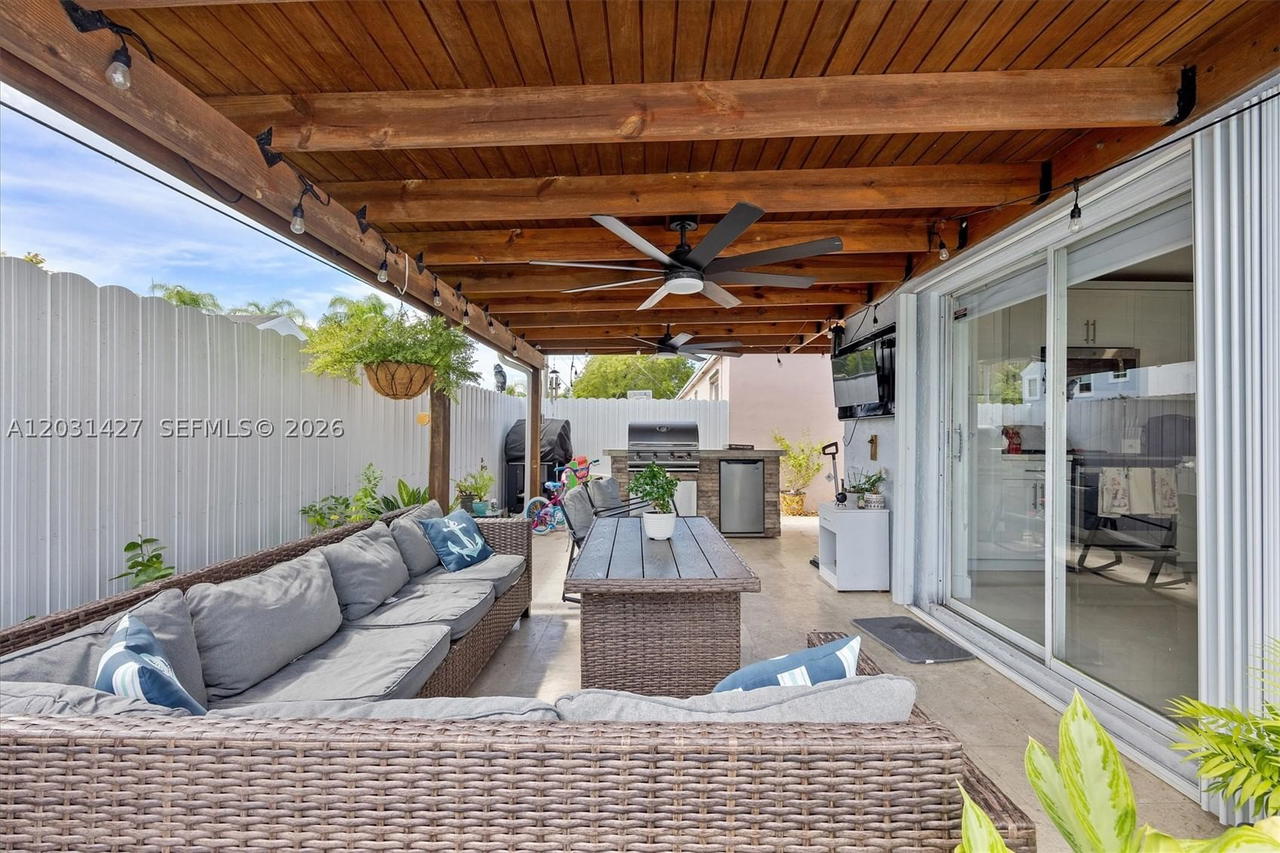 Real estate property located at 14623 125th Pl, Miami-dade, Deerwood Villas Sec 1, Miami, FL