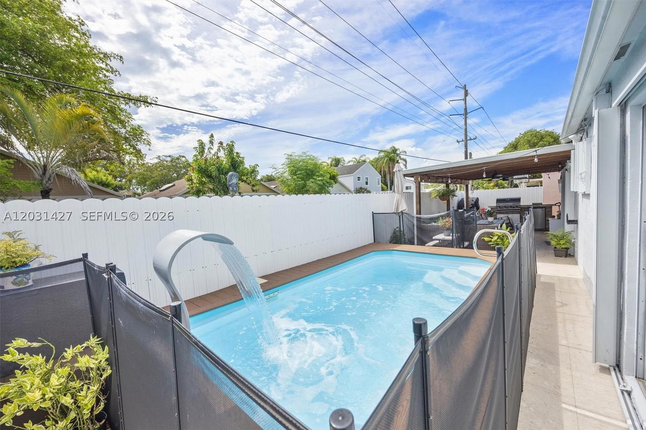 Real estate property located at 14623 125th Pl, Miami-dade, Deerwood Villas Sec 1, Miami, FL