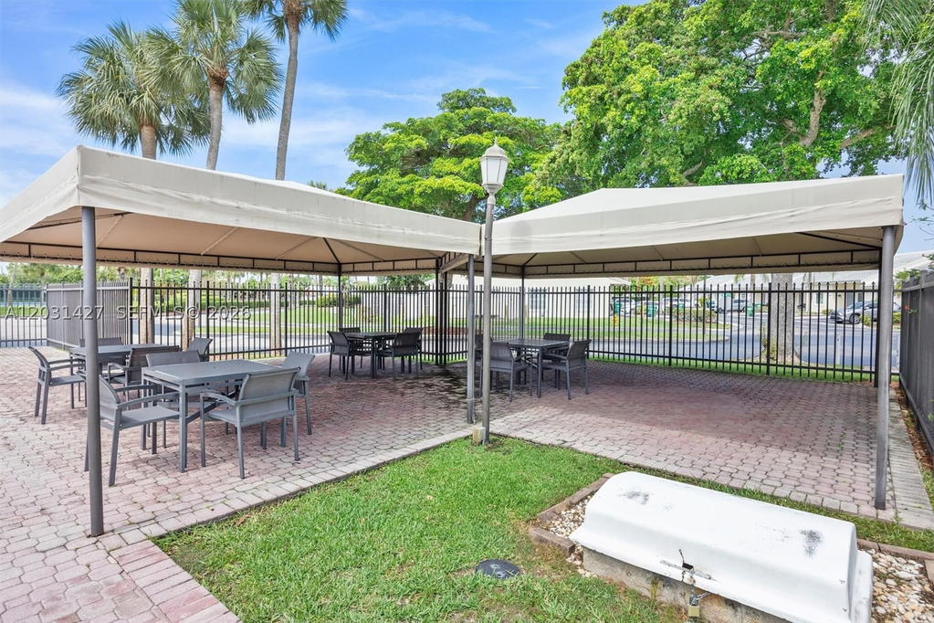Real estate property located at 14623 125th Pl, Miami-dade, Deerwood Villas Sec 1, Miami, FL