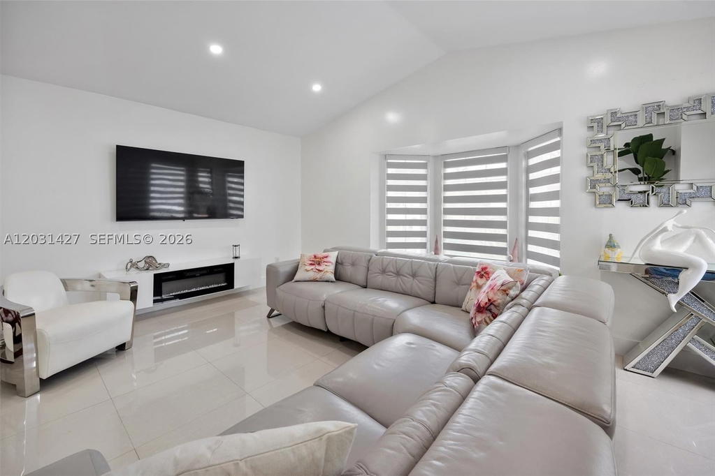 Real estate property located at 14623 125th Pl, Miami-dade, Deerwood Villas Sec 1, Miami, FL