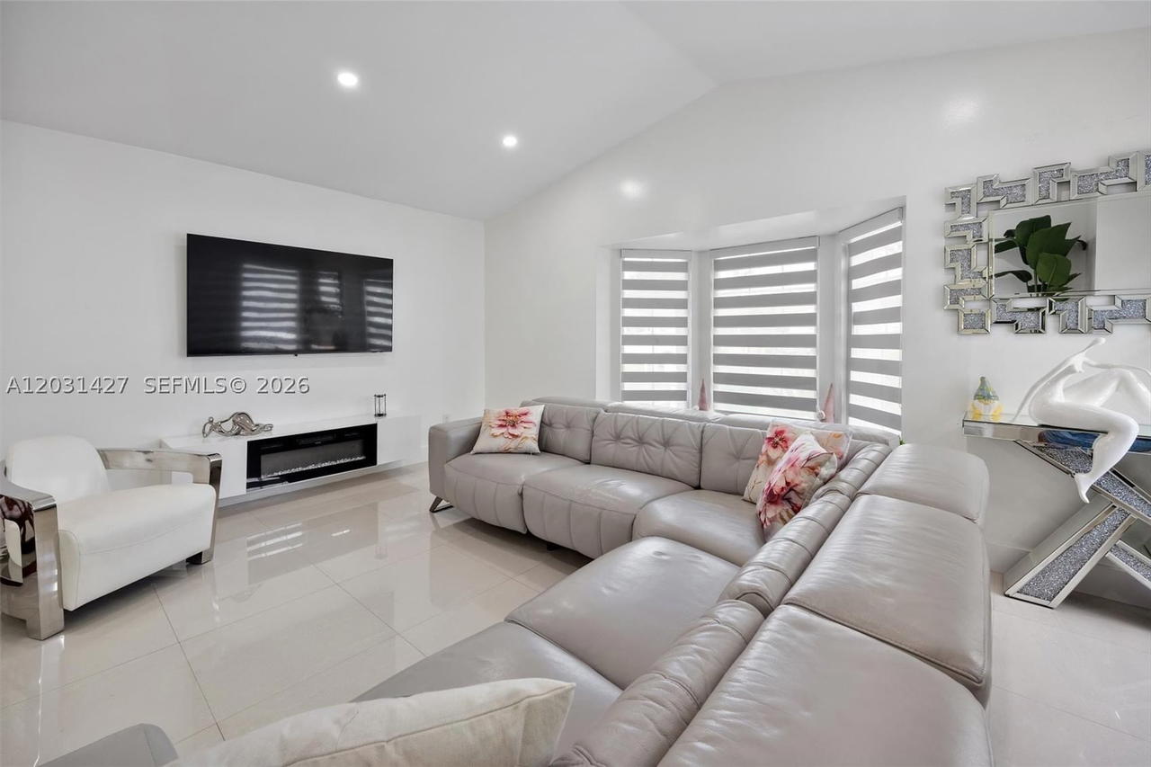 Real estate property located at 14623 125th Pl, Miami-dade, Deerwood Villas Sec 1, Miami, FL