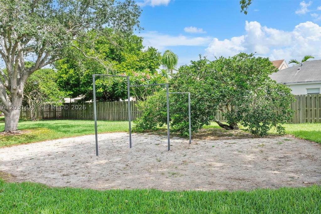 Real estate property located at 14623 125th Pl, Miami-dade, Deerwood Villas Sec 1, Miami, FL