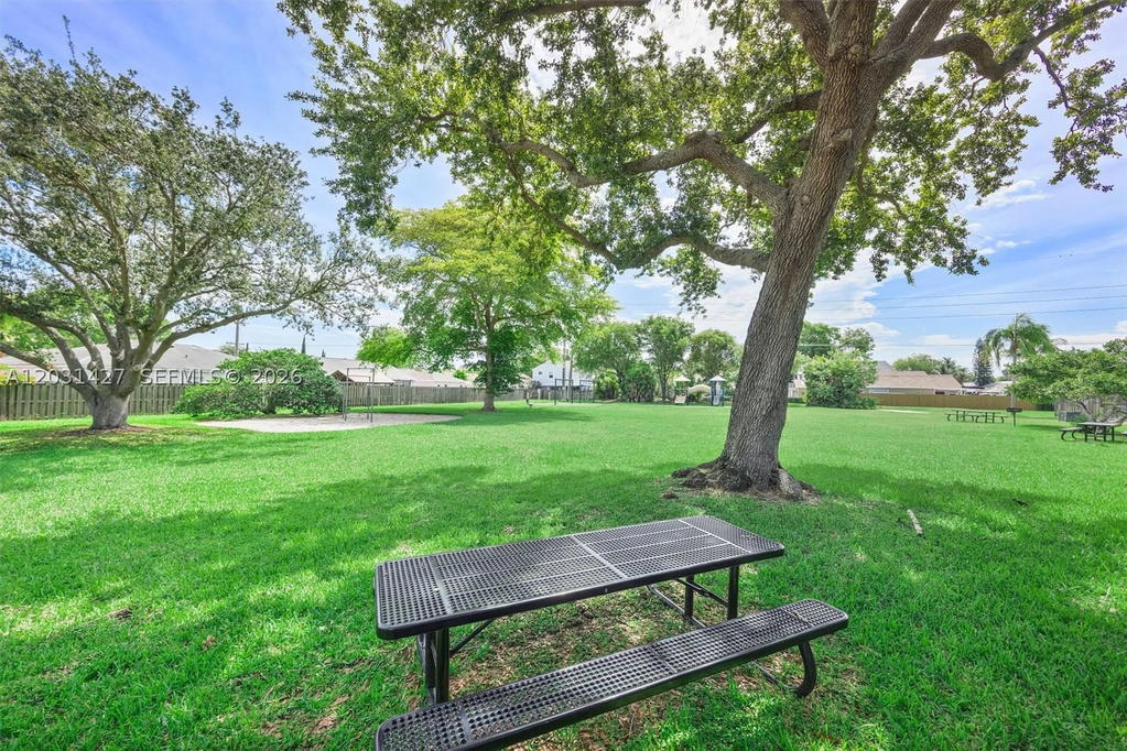 Real estate property located at 14623 125th Pl, Miami-dade, Deerwood Villas Sec 1, Miami, FL