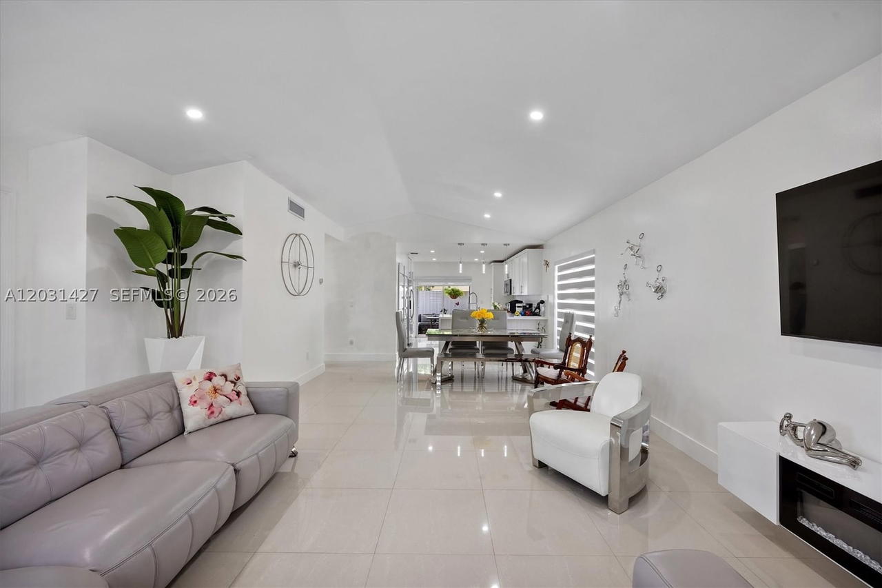 Real estate property located at 14623 125th Pl, Miami-dade, Deerwood Villas Sec 1, Miami, FL