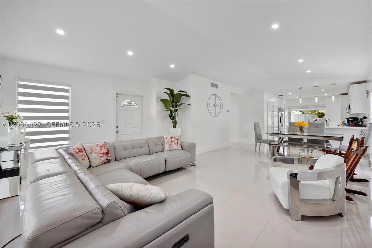 Real estate property located at 14623 125th Pl, Miami-dade, Deerwood Villas Sec 1, Miami, FL