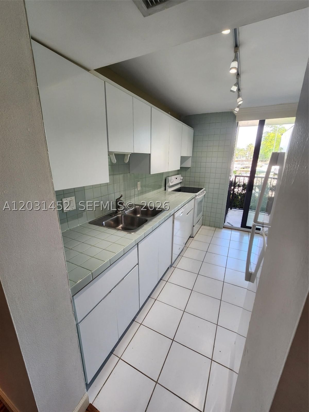 Real estate property located at 1301 River Reach Dr #106, Broward, River Reach Condominium V, Fort Lauderdale, FL