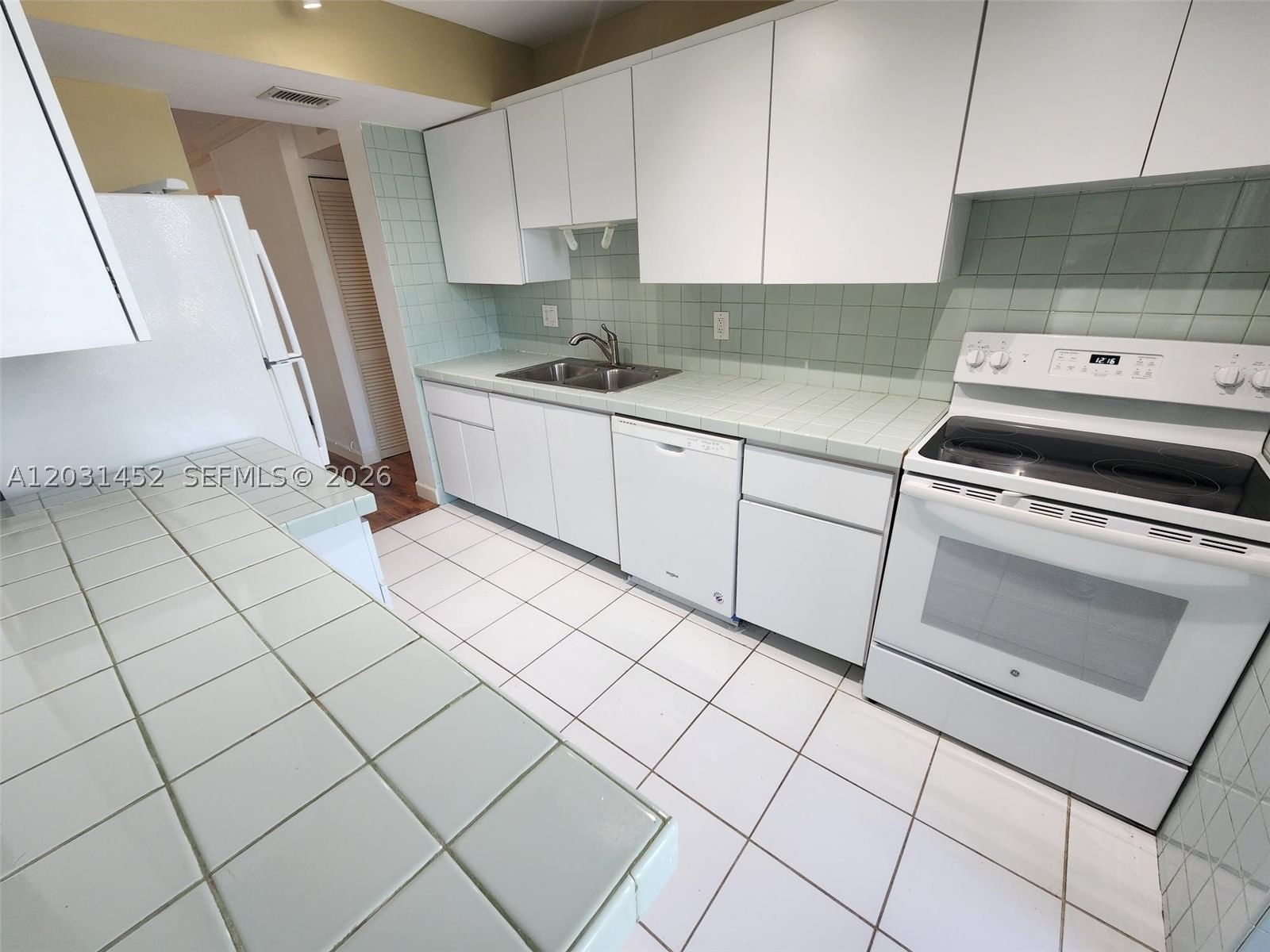 Real estate property located at 1301 River Reach Dr #106, Broward, River Reach Condominium V, Fort Lauderdale, FL