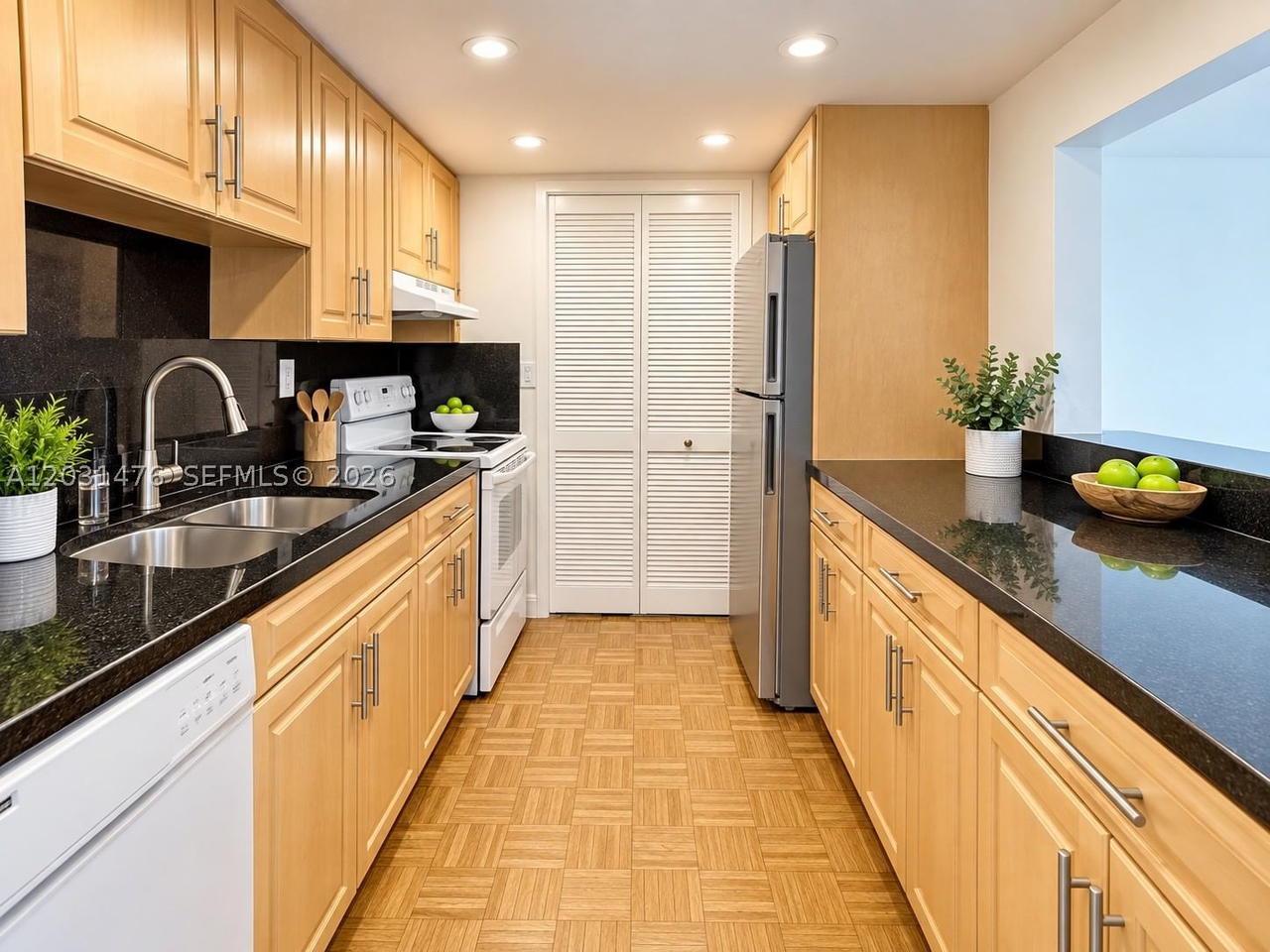 Real estate property located at 140 Lakeview Dr #211, Broward, Building One Of Racquet C, Weston, FL