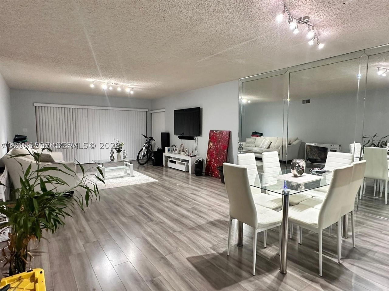Real estate property located at 601 Ives Dairy Rd #401-8, Miami-dade, Summertree Vilg Calif Cl, Miami, FL