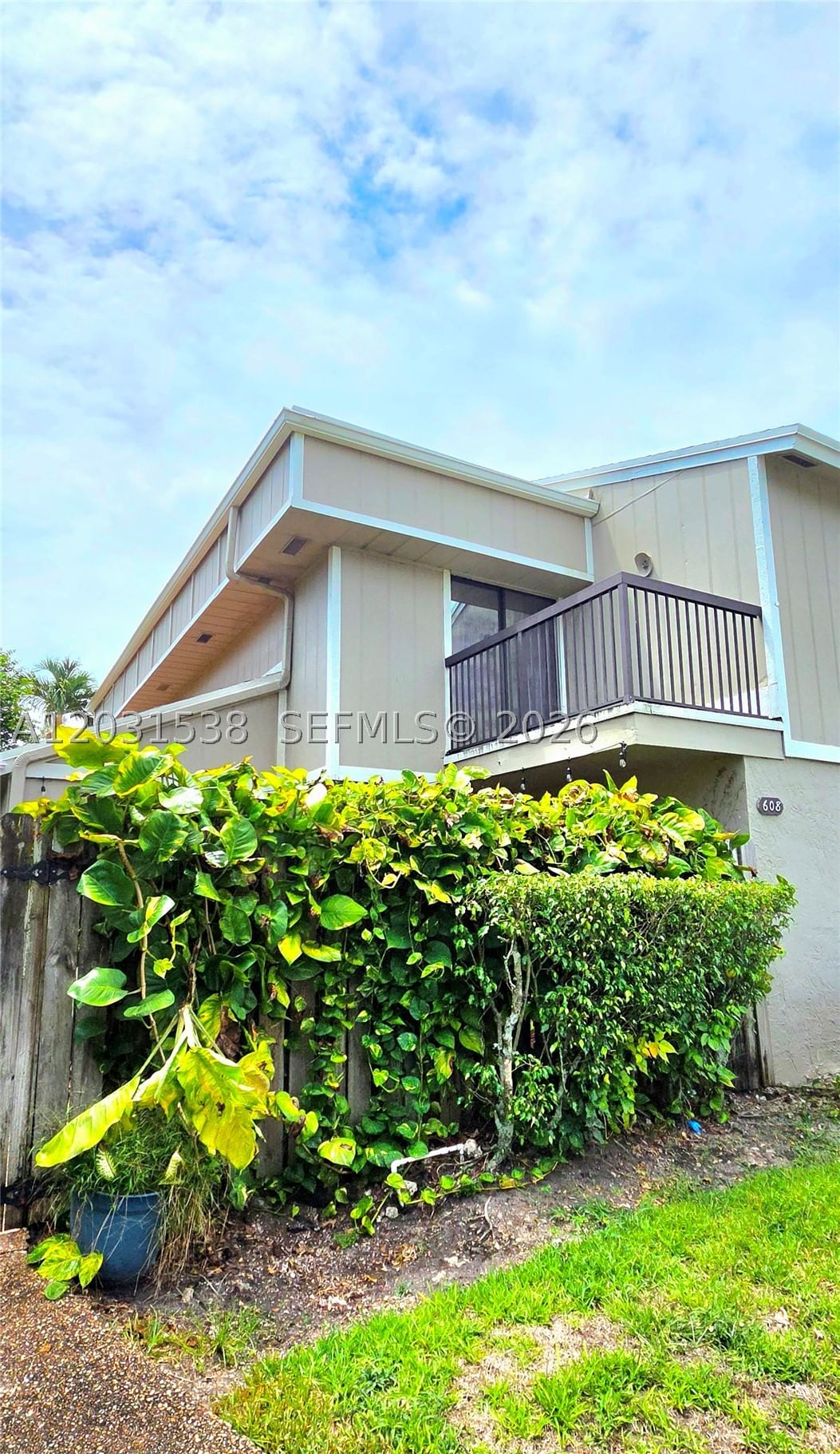 Real estate property located at 608 Commodore Dr, Broward, Lago West Cluster Homes P, Plantation, FL