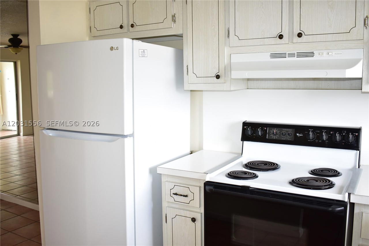 Real estate property located at 2701 Pine Island Rd #311, Broward, Sunrise Lakes 64 Condo, Sunrise, FL