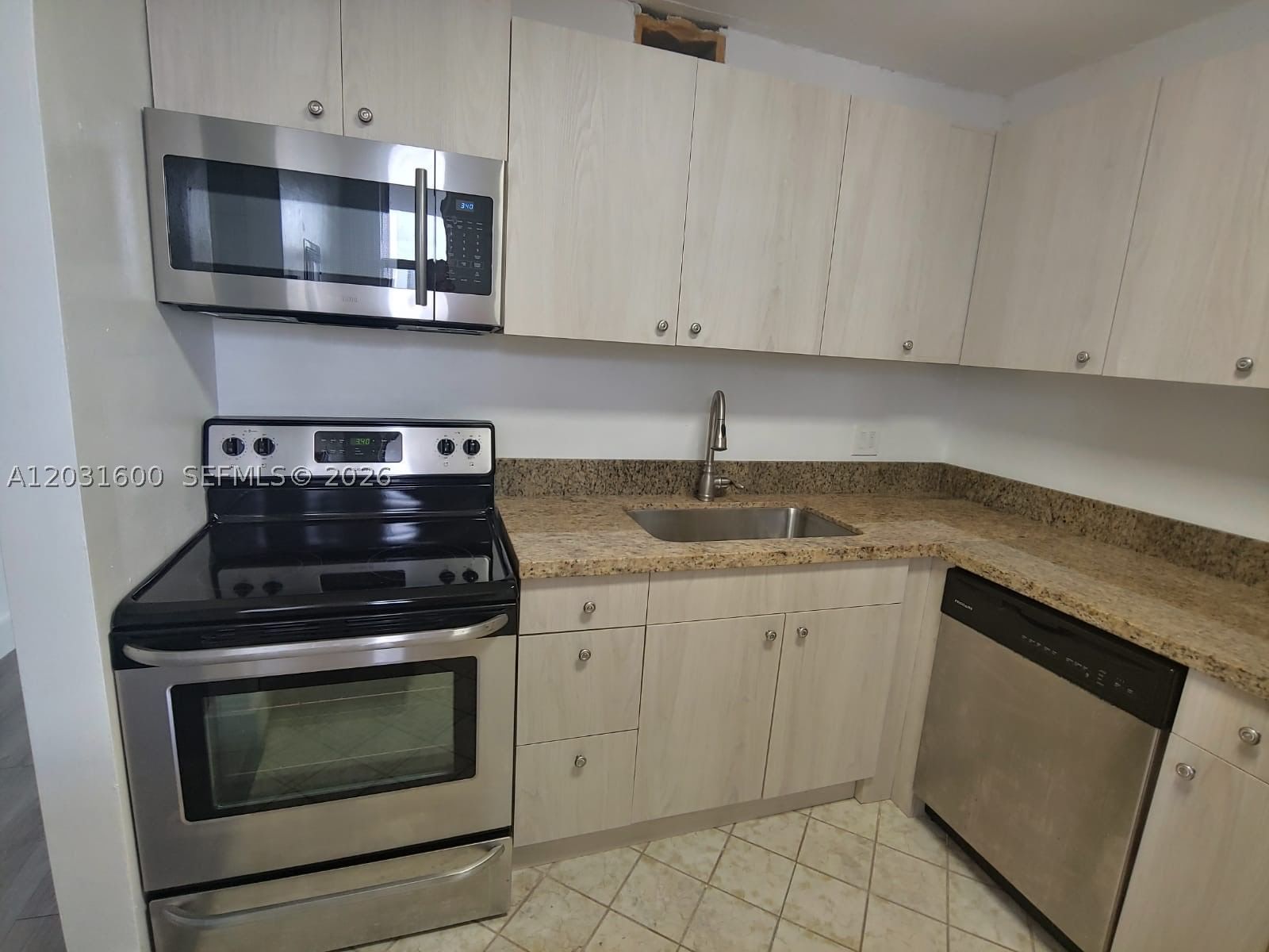 Real estate property located at 3660 166th St #511, Miami-dade, Eastern Shores White Hous, North Miami Beach, FL