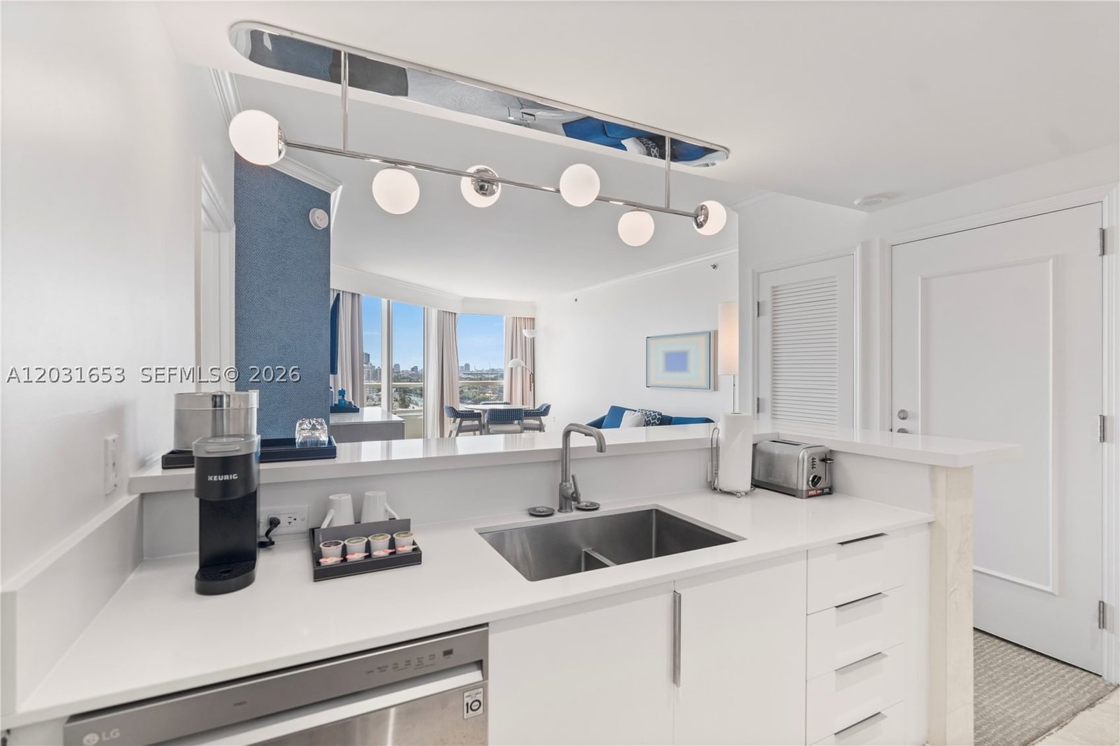 Real estate property located at 4401 COLLINS AV #1206, Miami-dade, Fontainebleau Ii, Miami Beach, FL