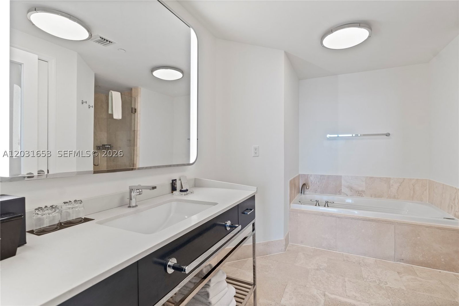 Real estate property located at 4401 COLLINS AV #1206, Miami-dade, Fontainebleau Ii, Miami Beach, FL