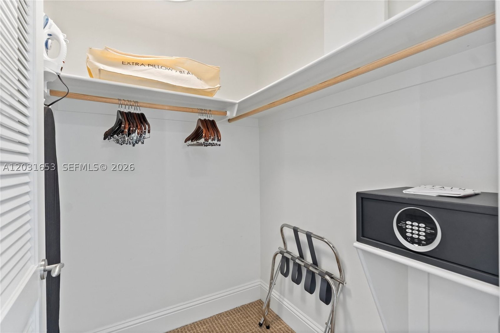 Real estate property located at 4401 COLLINS AV #1206, Miami-dade, Fontainebleau Ii, Miami Beach, FL