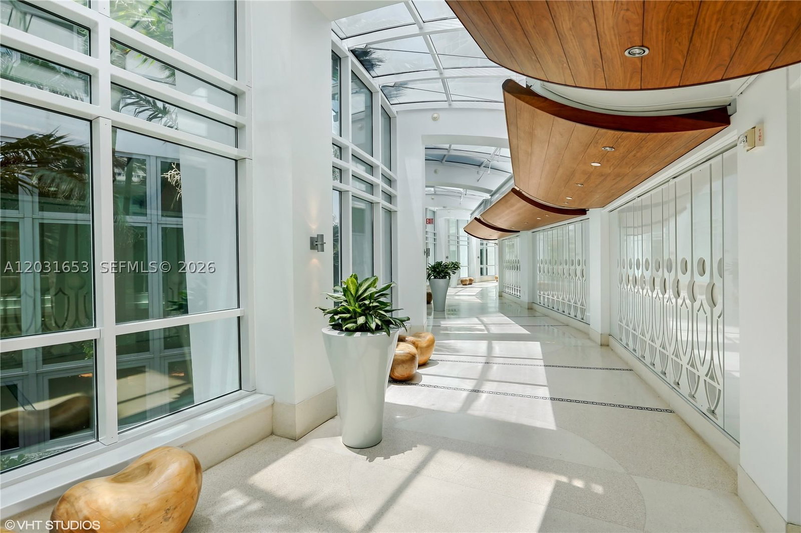 Real estate property located at 4401 COLLINS AV #1206, Miami-dade, Fontainebleau Ii, Miami Beach, FL