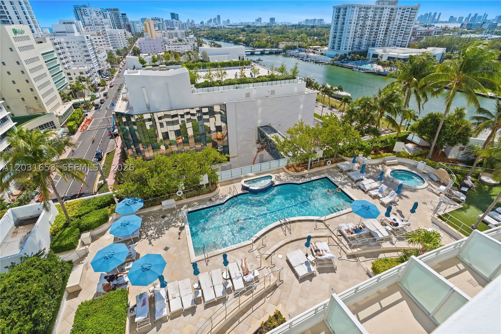 Real estate property located at 4401 COLLINS AV #1206, Miami-dade, Fontainebleau Ii, Miami Beach, FL