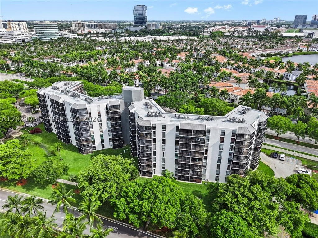 Real estate property located at 3101 Country Club Dr #209, Miami-dade, Second Addition Biscayne, Aventura, FL