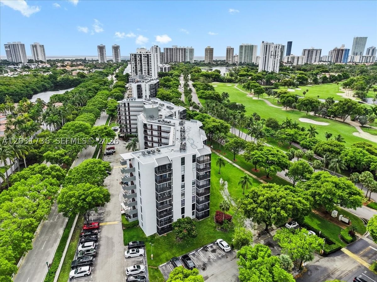 Real estate property located at 3101 Country Club Dr #209, Miami-dade, Second Addition Biscayne, Aventura, FL