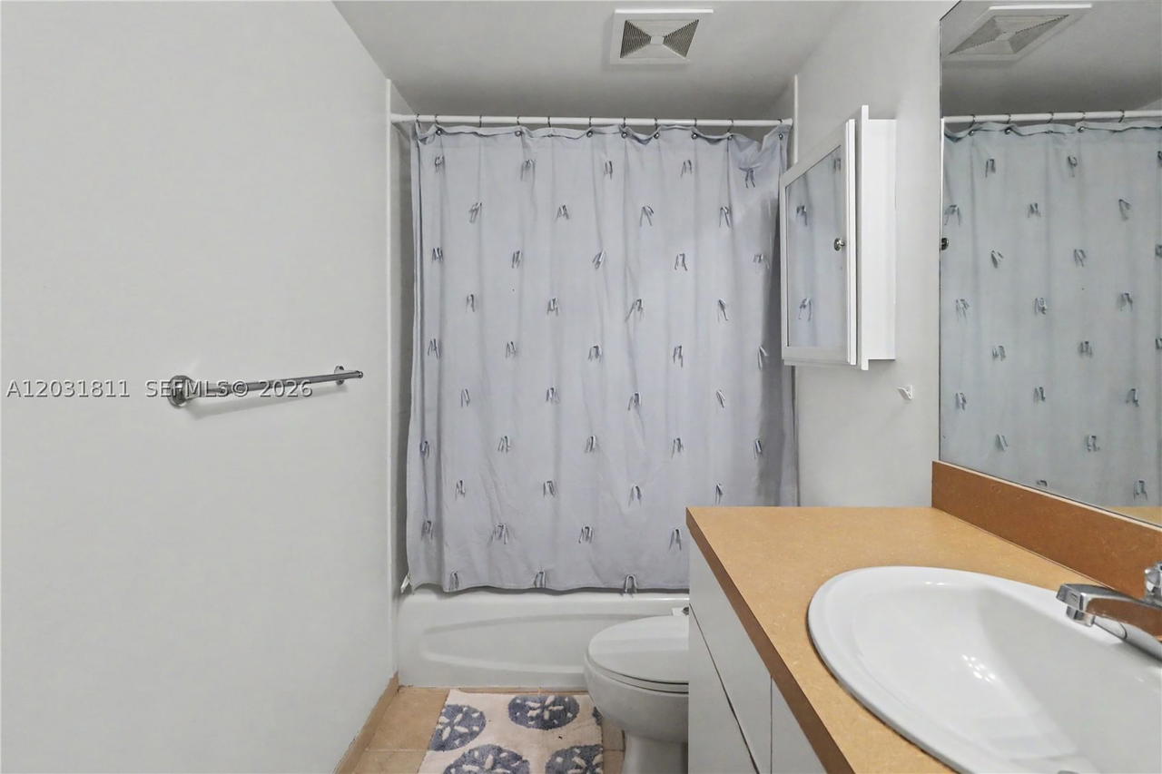 Real estate property located at 1250 Miami Ave #1701, Miami-dade, Vue At Brickell Condo, Miami, FL