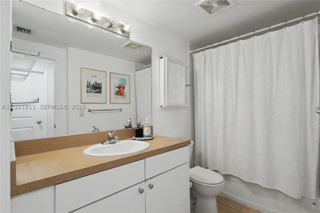 Real estate property located at 1250 Miami Ave #1701, Miami-dade, Vue At Brickell Condo, Miami, FL