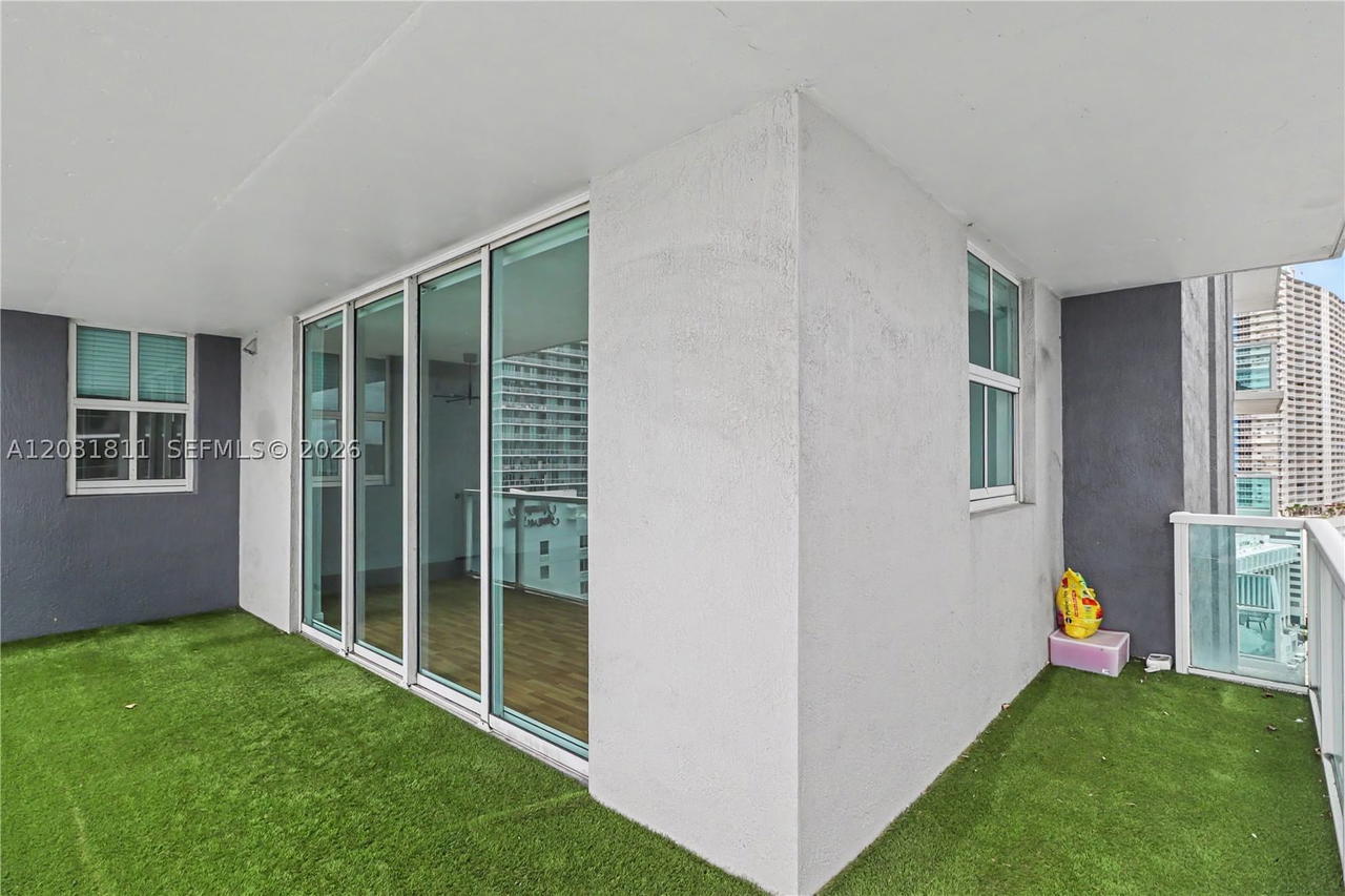 Real estate property located at 1250 Miami Ave #1701, Miami-dade, Vue At Brickell Condo, Miami, FL