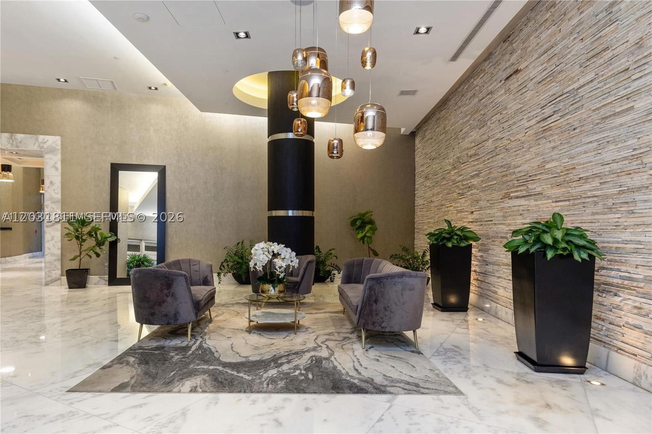 Real estate property located at 1250 Miami Ave #1701, Miami-dade, Vue At Brickell Condo, Miami, FL