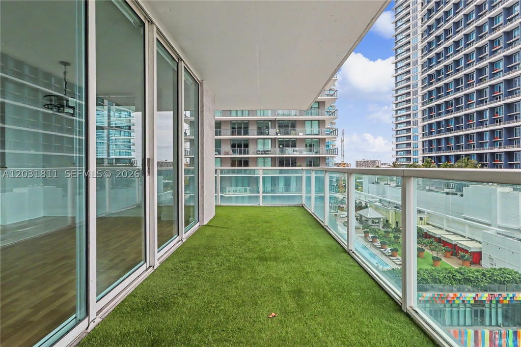 Real estate property located at 1250 Miami Ave #1701, Miami-dade, Vue At Brickell Condo, Miami, FL