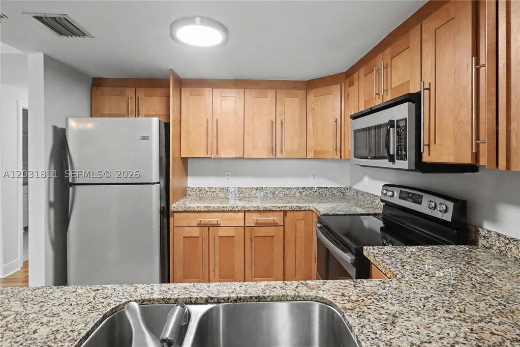 Real estate property located at 1250 Miami Ave #1701, Miami-dade, Vue At Brickell Condo, Miami, FL