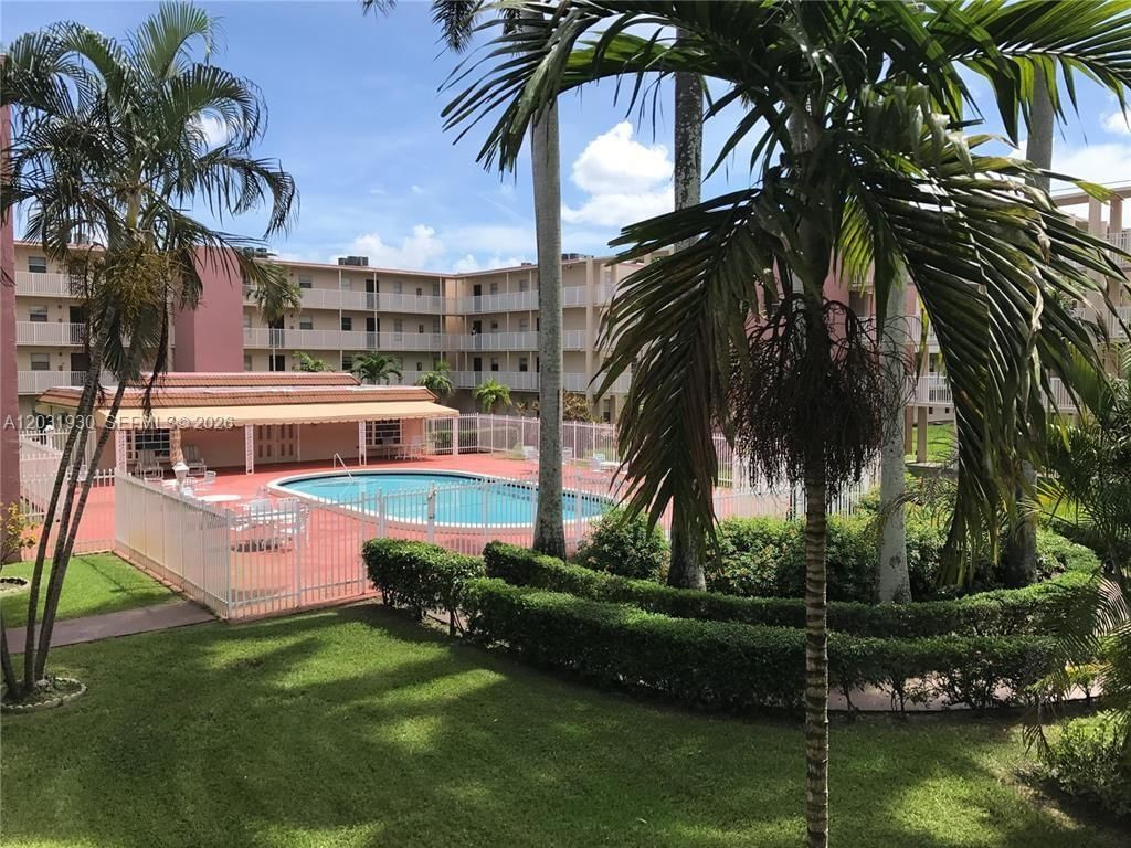 Real estate property located at 2800 56th Ave E303, Broward, Brookfield Square Condo, Lauderhill, FL
