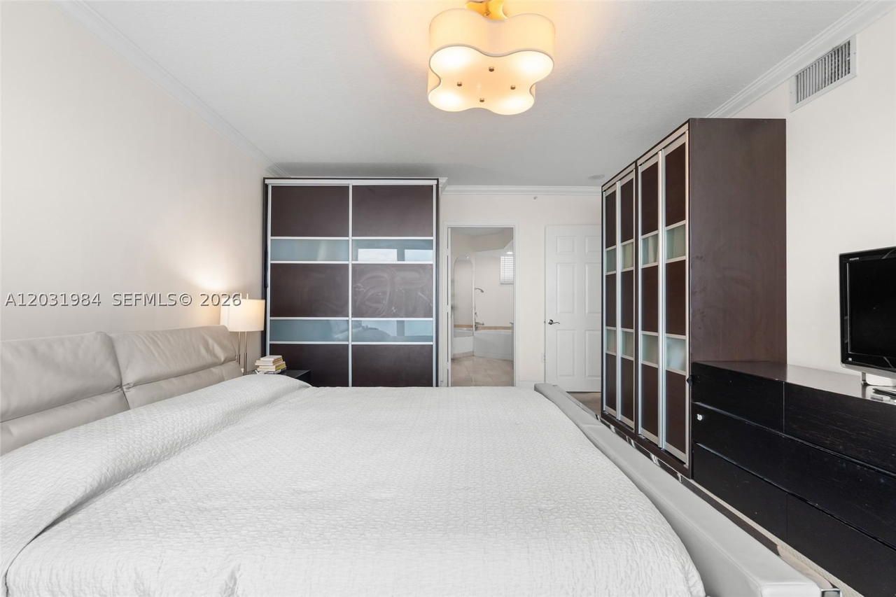 Real estate property located at 3370 Hidden Bay Dr #1205, Miami-dade, 100 Hidden Bay Condo, Aventura, FL
