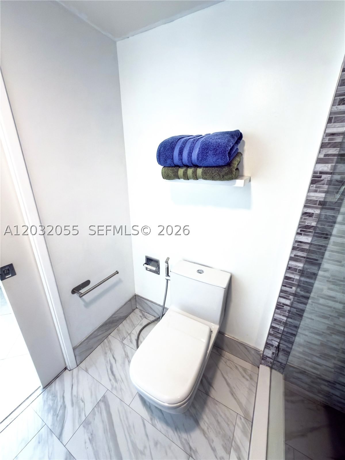 Real estate property located at 1200 137th Ave #305E, Broward, Suffolk At Century Villag, Pembroke Pines, FL