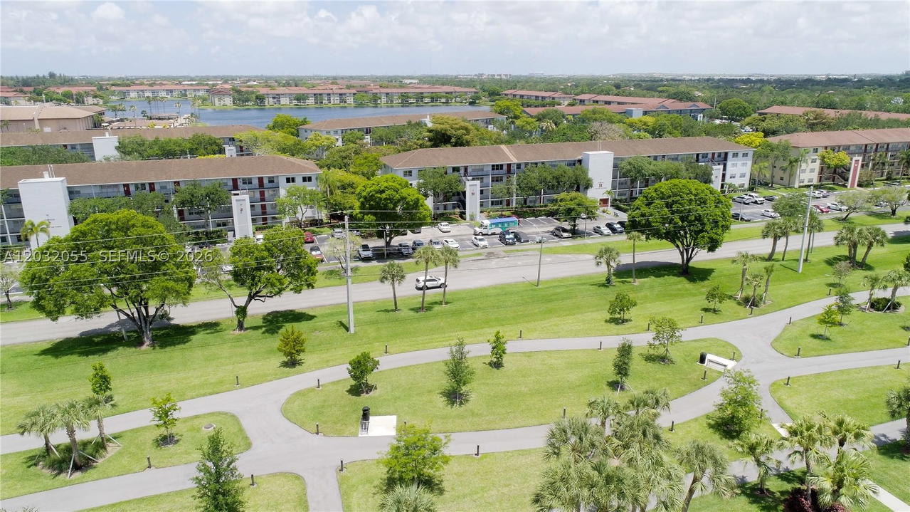 Real estate property located at 1200 137th Ave #305E, Broward, Suffolk At Century Villag, Pembroke Pines, FL