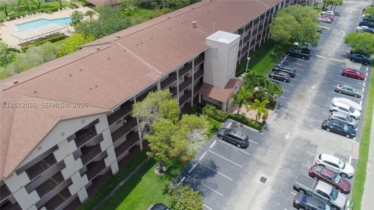 Real estate property located at 1200 137th Ave #305E, Broward, Suffolk At Century Villag, Pembroke Pines, FL