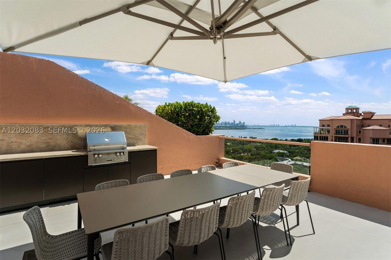 Real estate property located at 60 Edgewater Dr TS-D, Miami-dade, The Gables Condo, Coral Gables, FL
