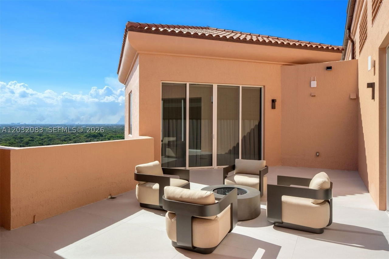 Real estate property located at 60 Edgewater Dr TS-D, Miami-dade, The Gables Condo, Coral Gables, FL