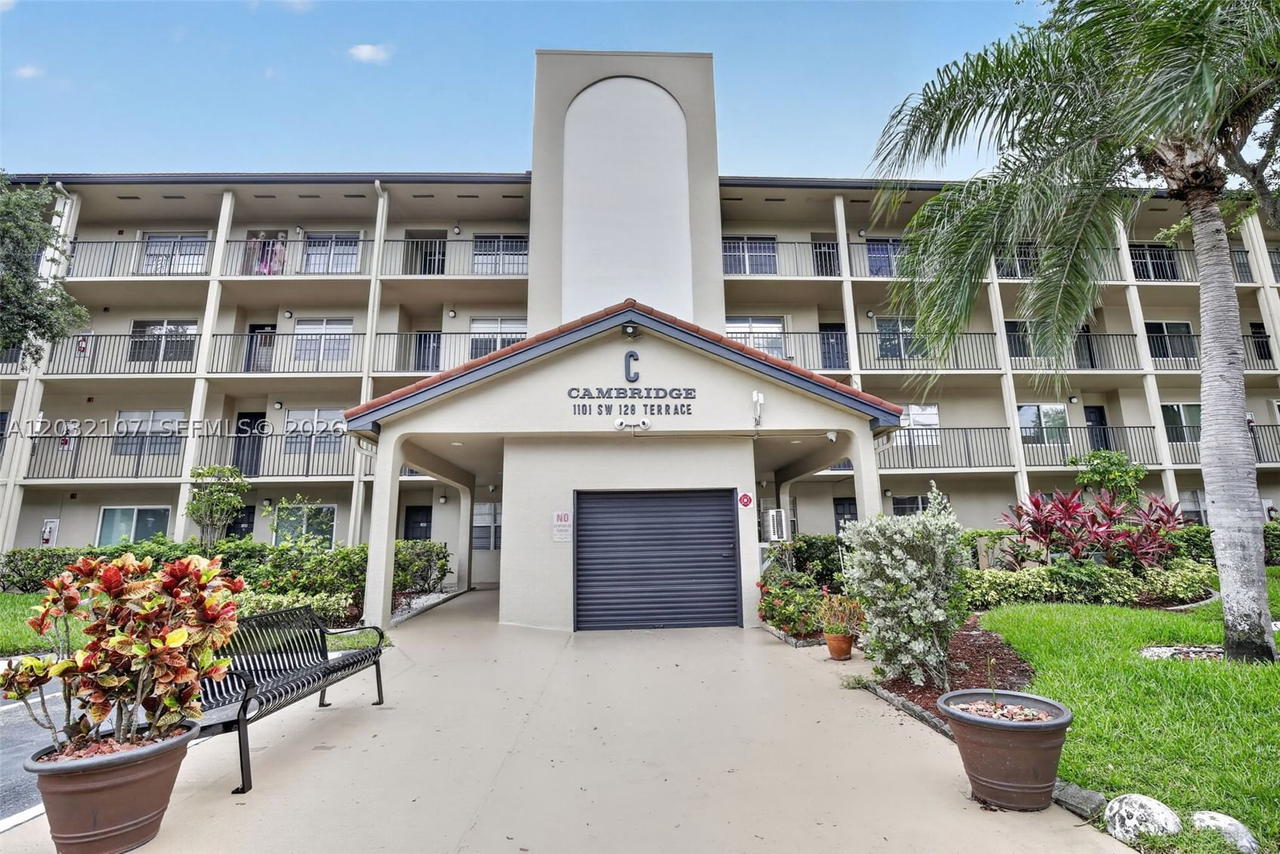 Real estate property located at 1101 128th Ter #409C, Broward, Cambridge At Century, Pembroke Pines, FL