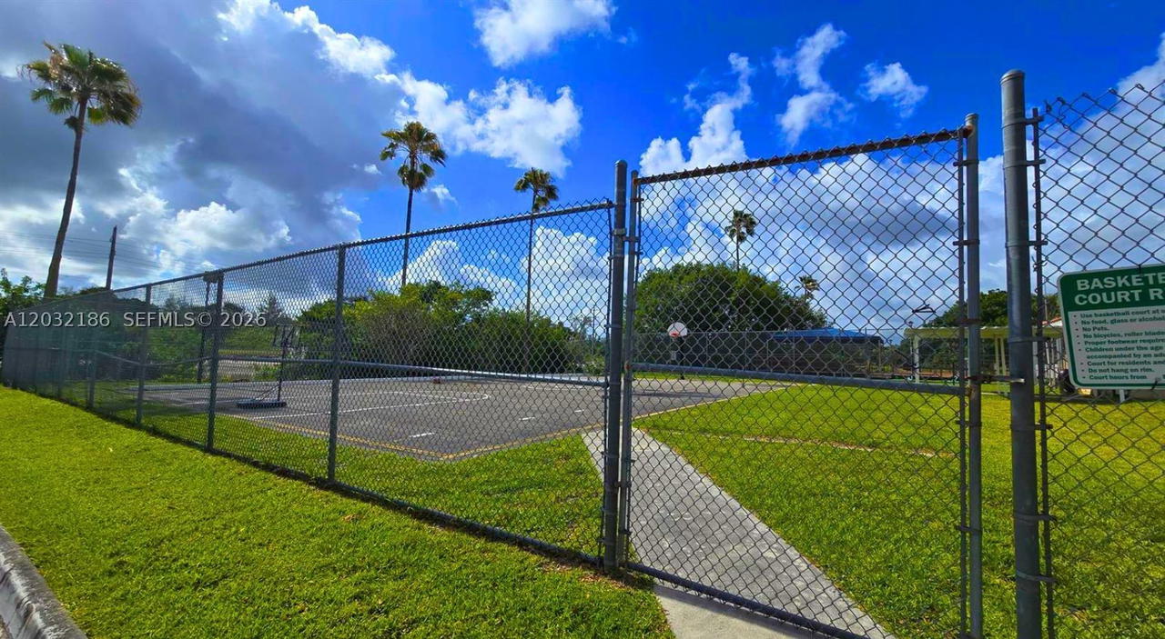Real estate property located at 4164 Inverrary Dr #204, Broward, Manors Of Inverrary Xii, Lauderhill, FL