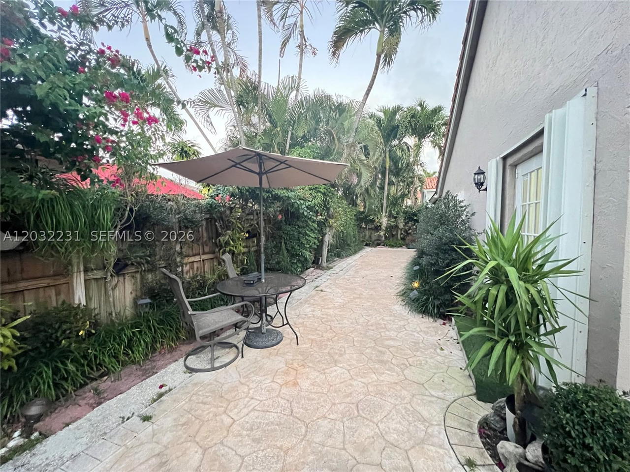 Real estate property located at 11769 92nd Ln, Miami-dade, Las Casas At Kendall, Miami, FL